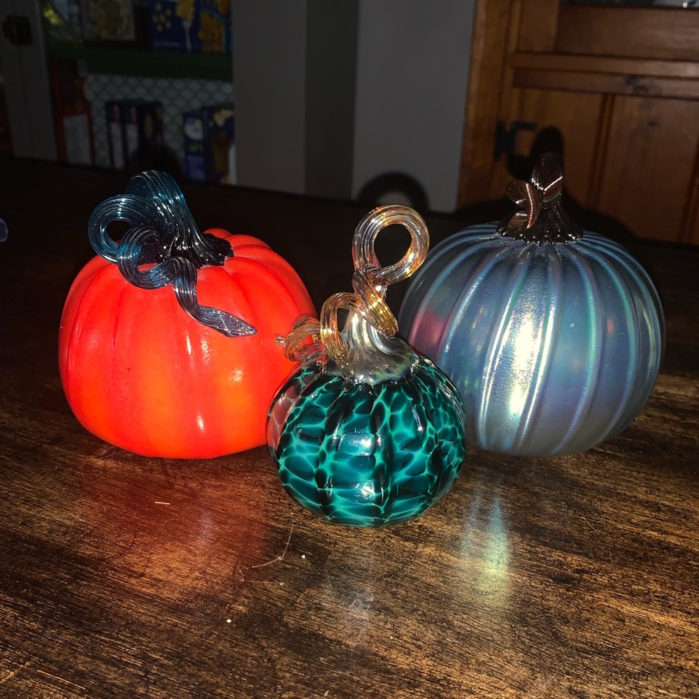 Signed Hand Blown Glass Pumpkin 2018 Opaque Orange Teal Stem Fall - Picture 4 of 8